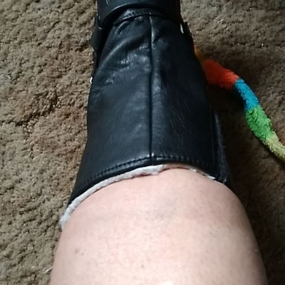 Candies size 10 heel faux leather lambswool on top short boots - Picture 7 of 8